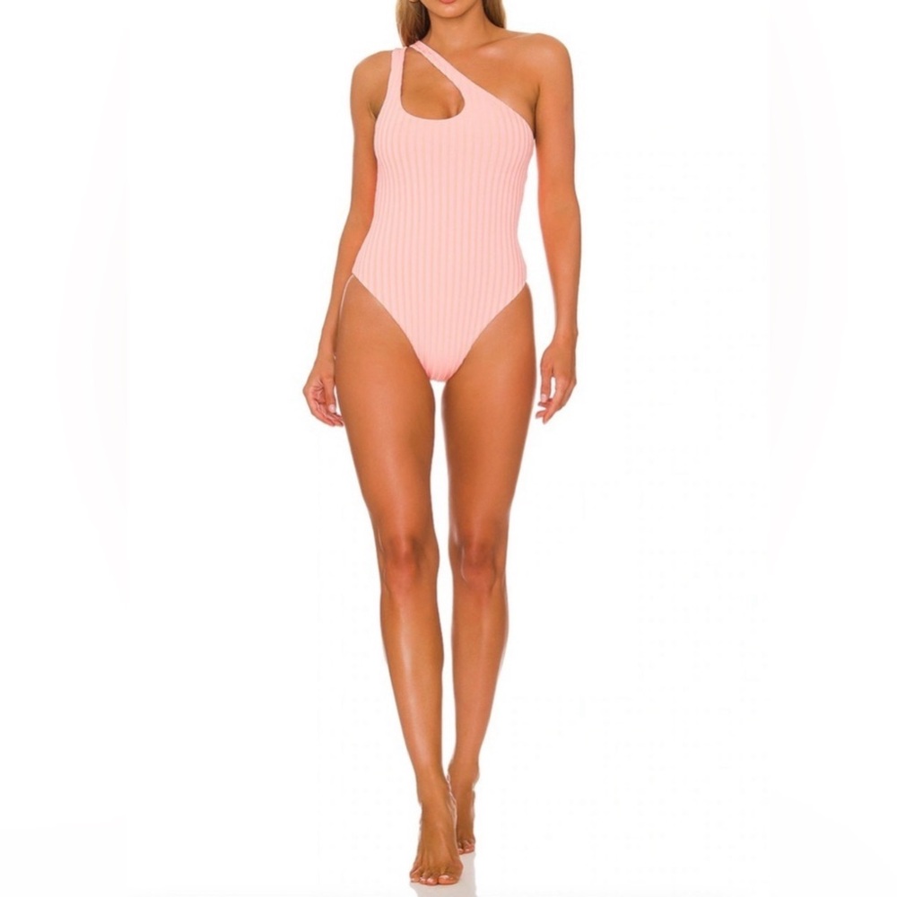l*space One-Shoulder Ribbed One-Piece Swimsuit in Light Pink